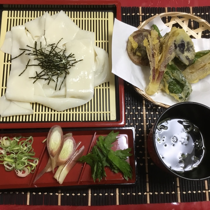 天ぷらと冷やしひもかわうどん